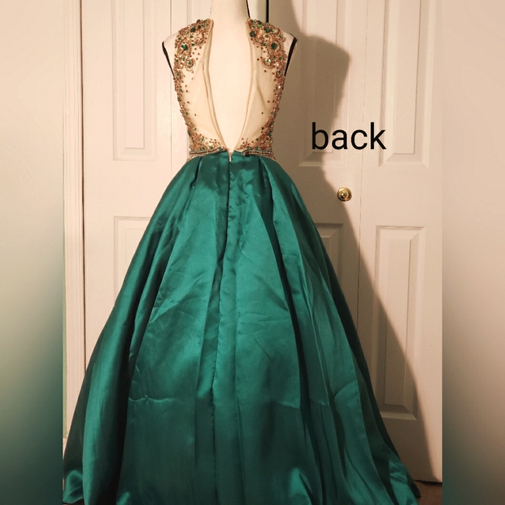 Camille La Vie Elegant Emerald Green Satin Ball / Prom Gown Embellished Bodice - Picture 2 of 6
